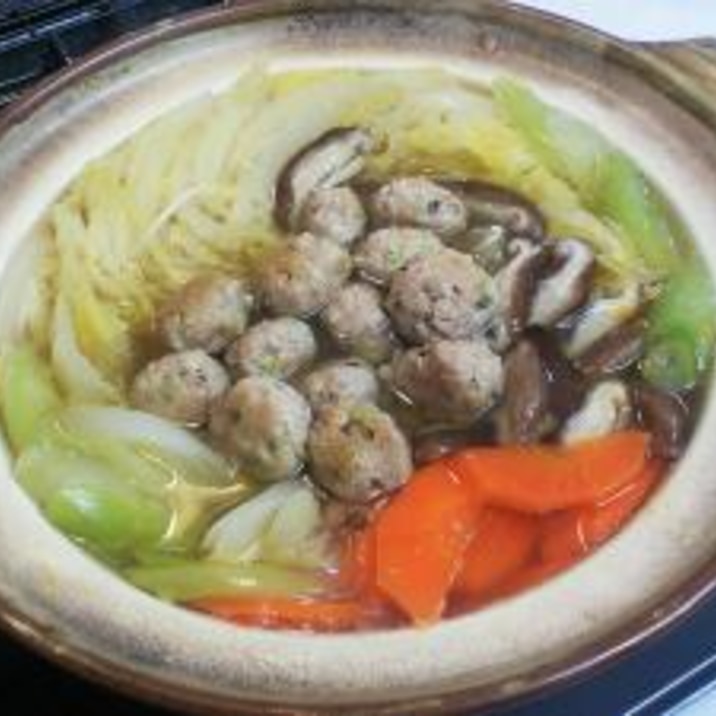 野菜いっぱいのとり肉団子鍋／コンソメスープ仕立て